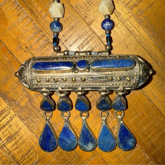 Vintage bohemian tribal lapis lazuli beaded necklace - Picture 2 of 6
